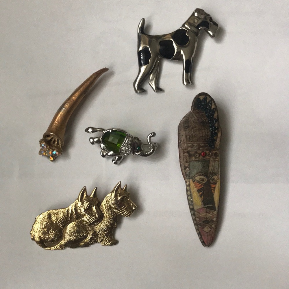 5 Brooches